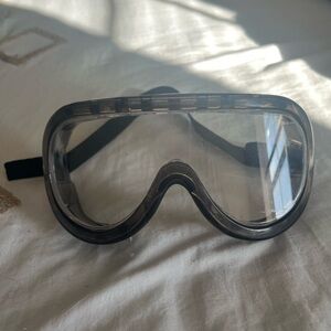 Laboratory goggles